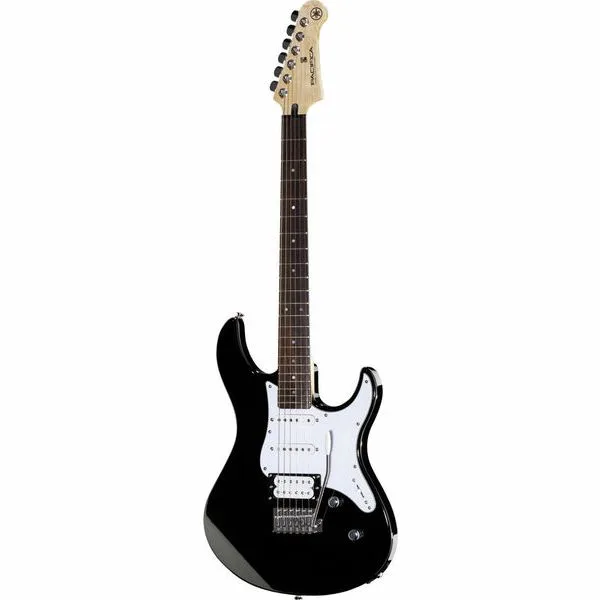 Yamaha Pacifica 112V noire, configuration micros HSS, vue de face